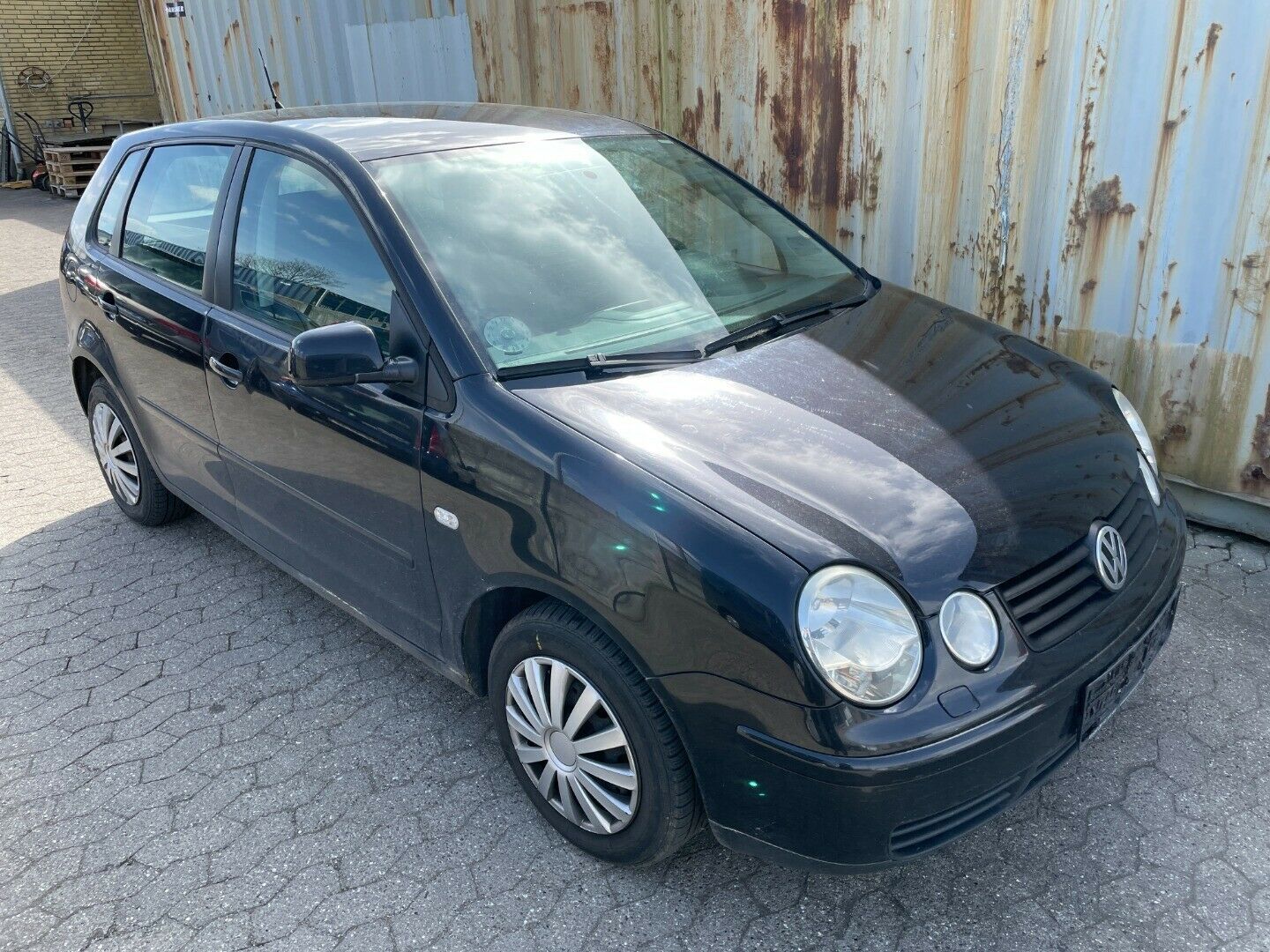 Sort VW Polo fra 2003