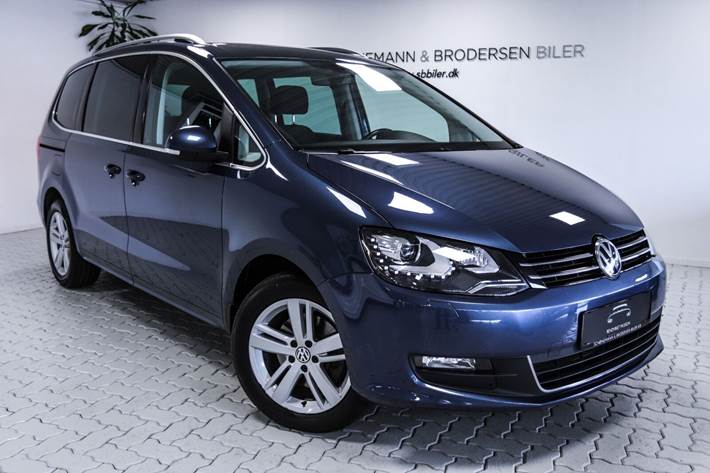 Blå VW Sharan fra 2016