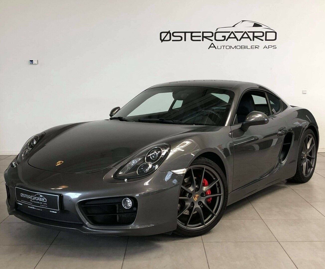 Grå Porsche Cayman S fra 2013