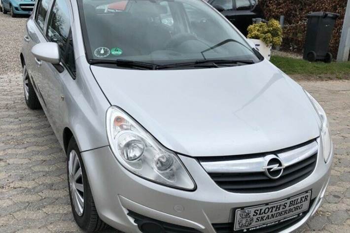 Grå Opel Corsa fra 2010