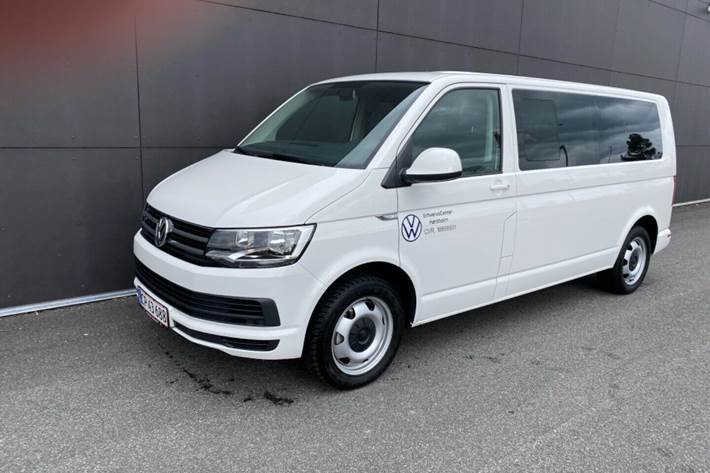 Hvid VW Caravelle fra 2019