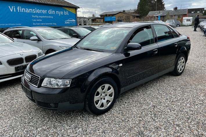 Grå Audi A4 fra 2001