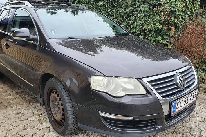 Brun VW Passat fra 2005