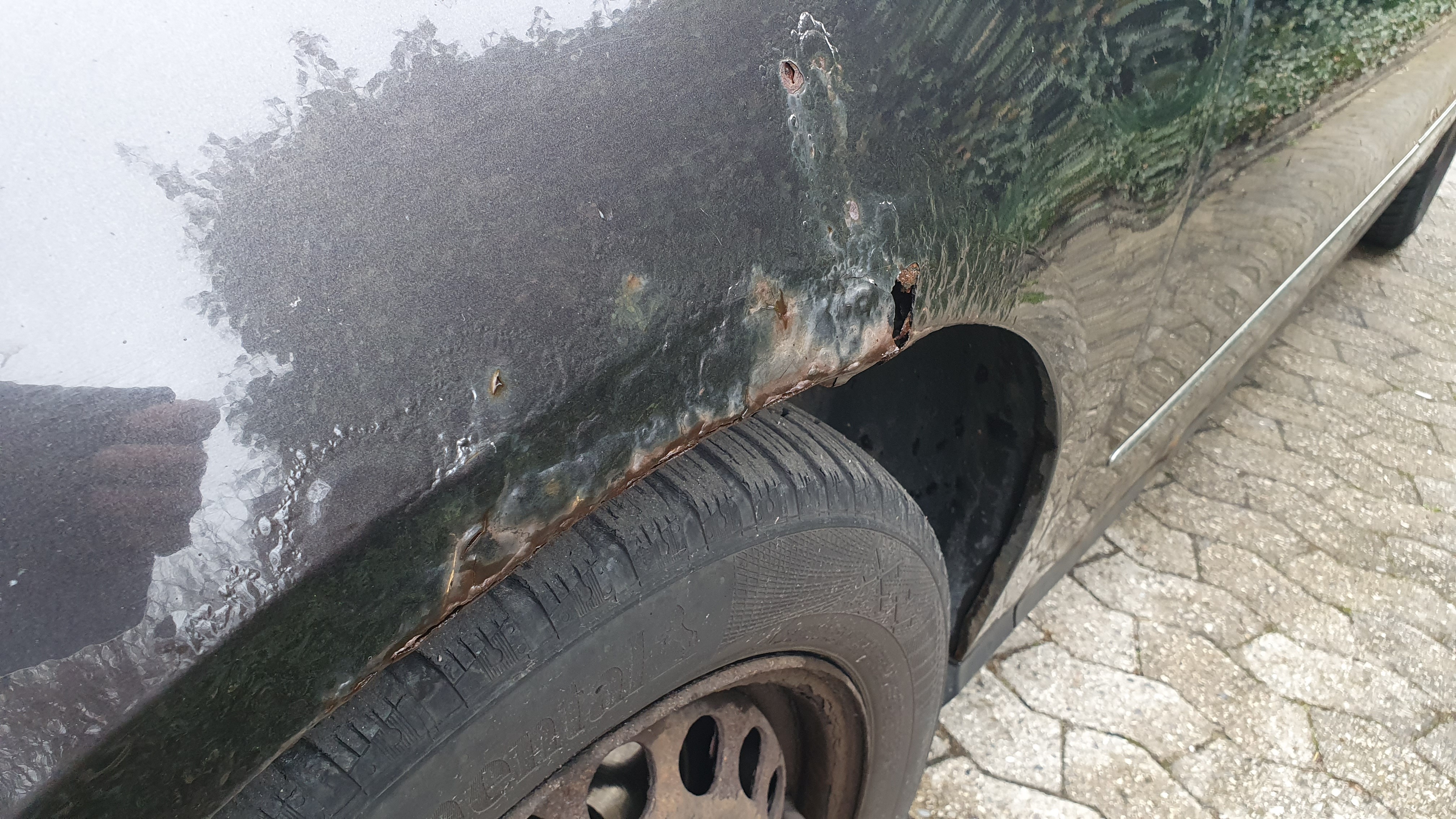 Brun VW Passat fra 2005