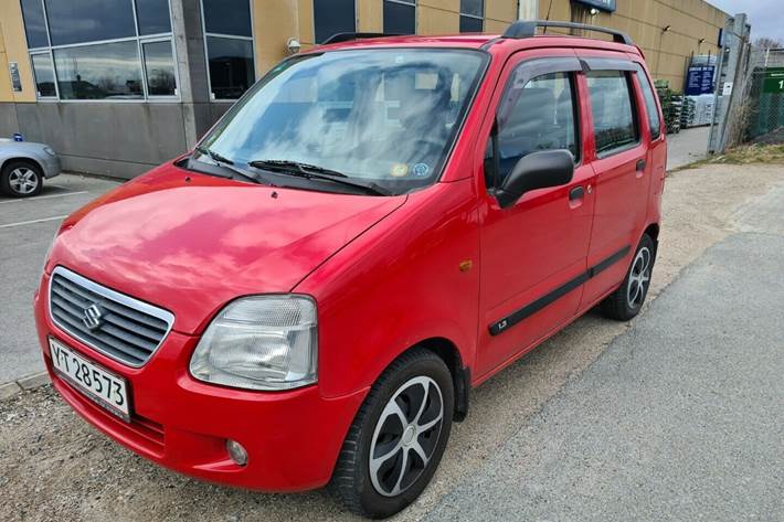 Rød Suzuki Wagon R+ fra 2000