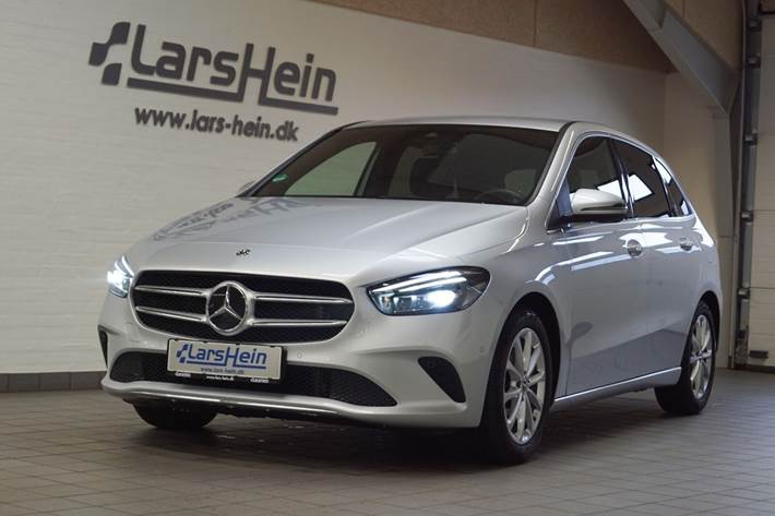 Grå Mercedes B200 fra 2020