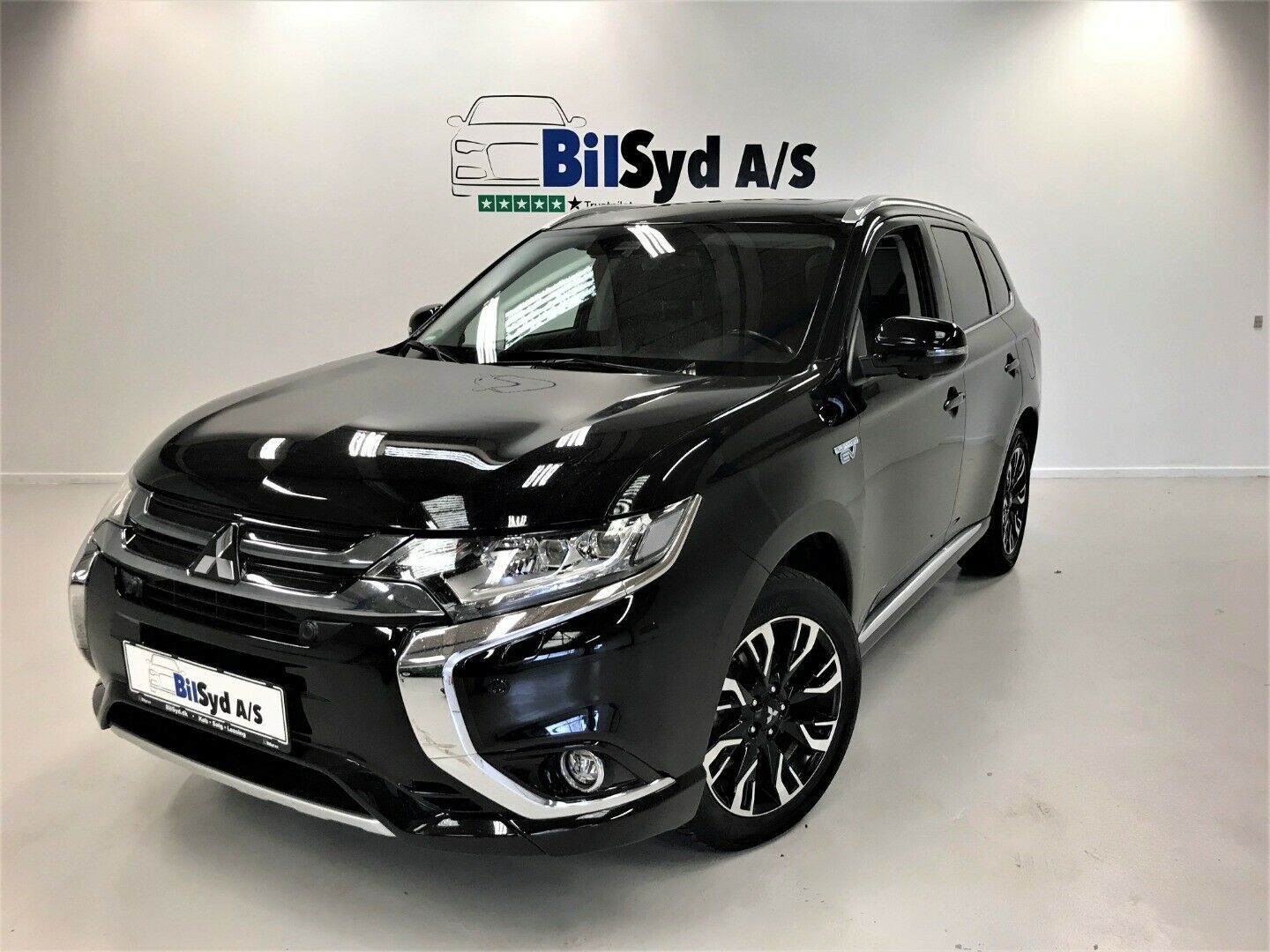Grøn Mitsubishi Outlander fra 2017
