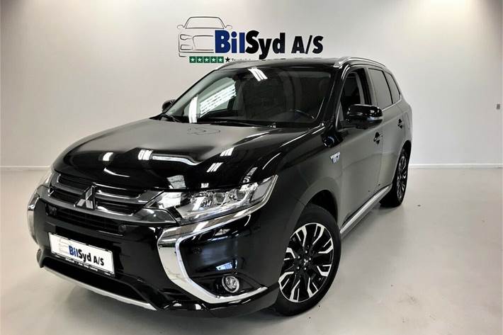 Grøn Mitsubishi Outlander fra 2017