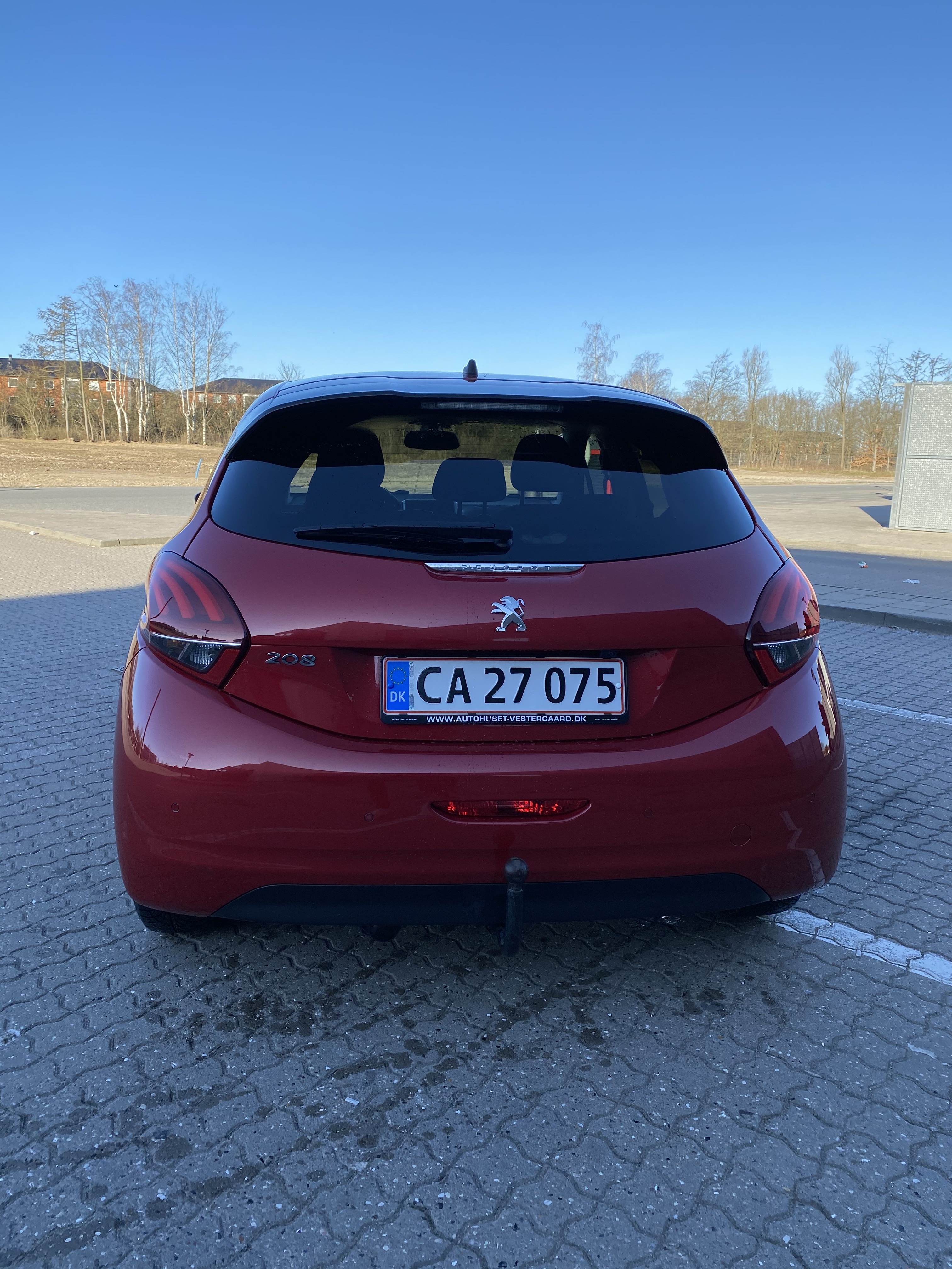 Rød Peugeot 208 fra 2018