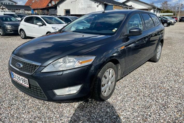 Grå Ford Mondeo fra 2008