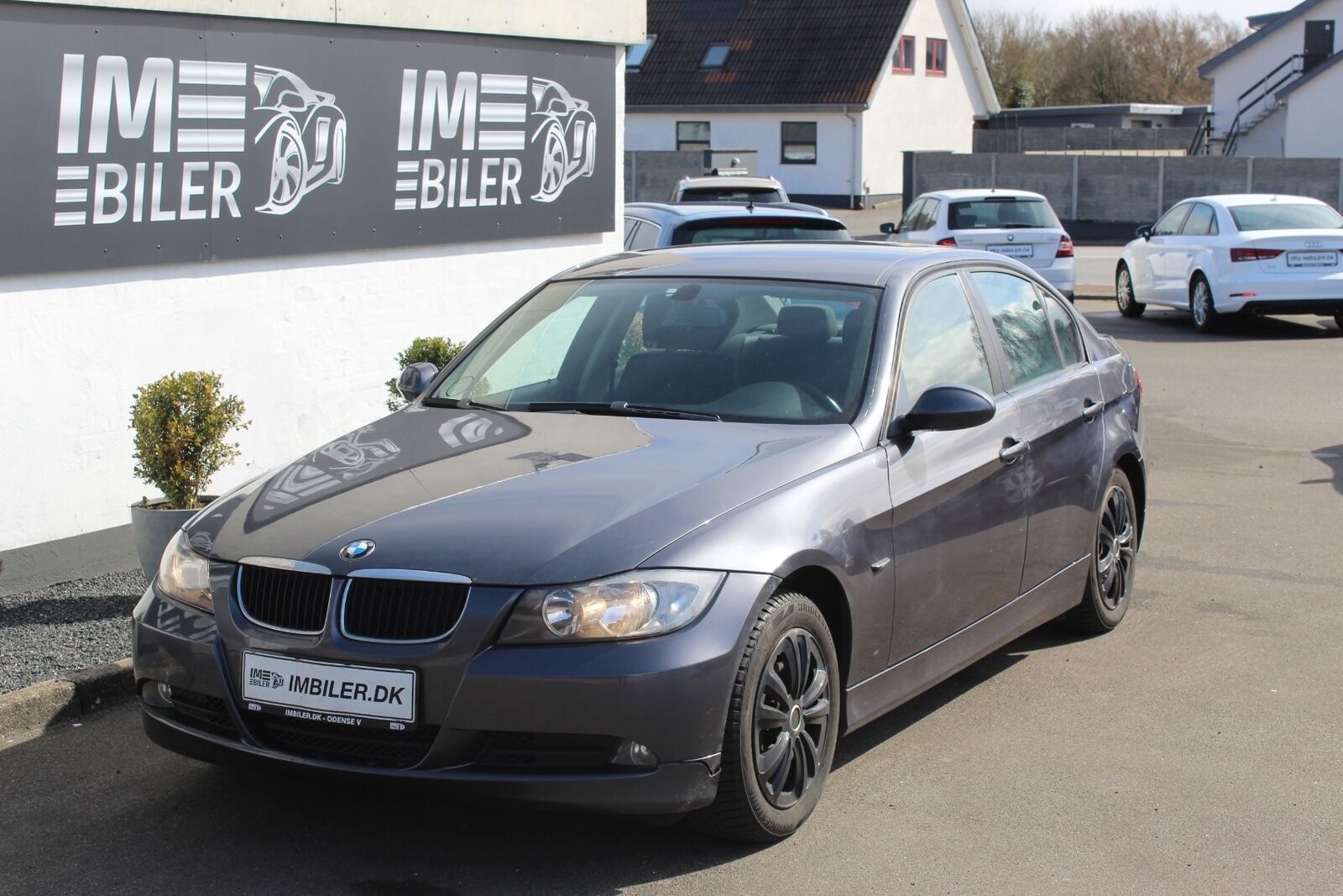 Grå BMW 320d fra 2005