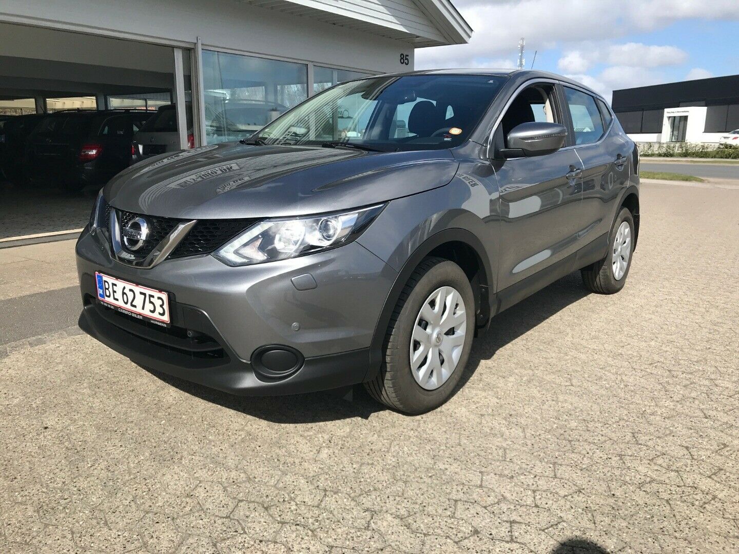 Grå Nissan Qashqai fra 2016