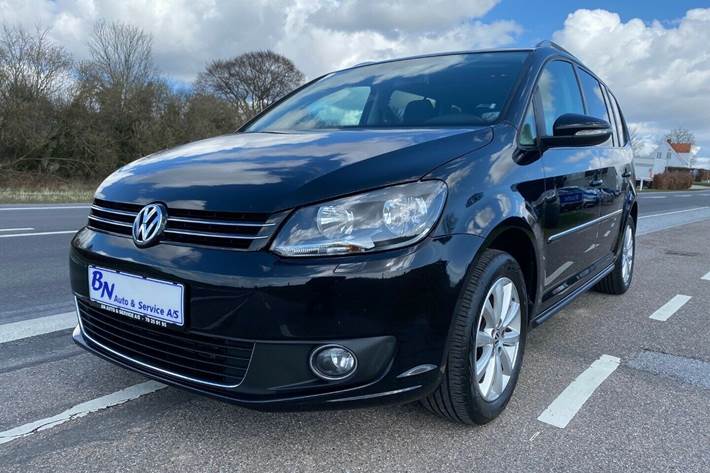 Grå VW Touran fra 2012