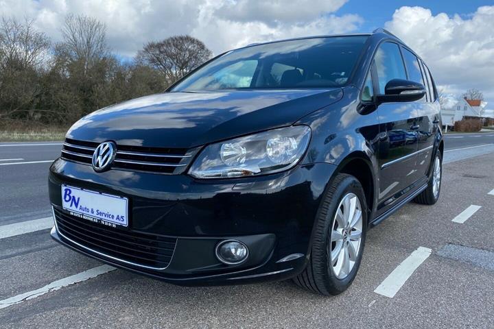 Grå VW Touran fra 2012
