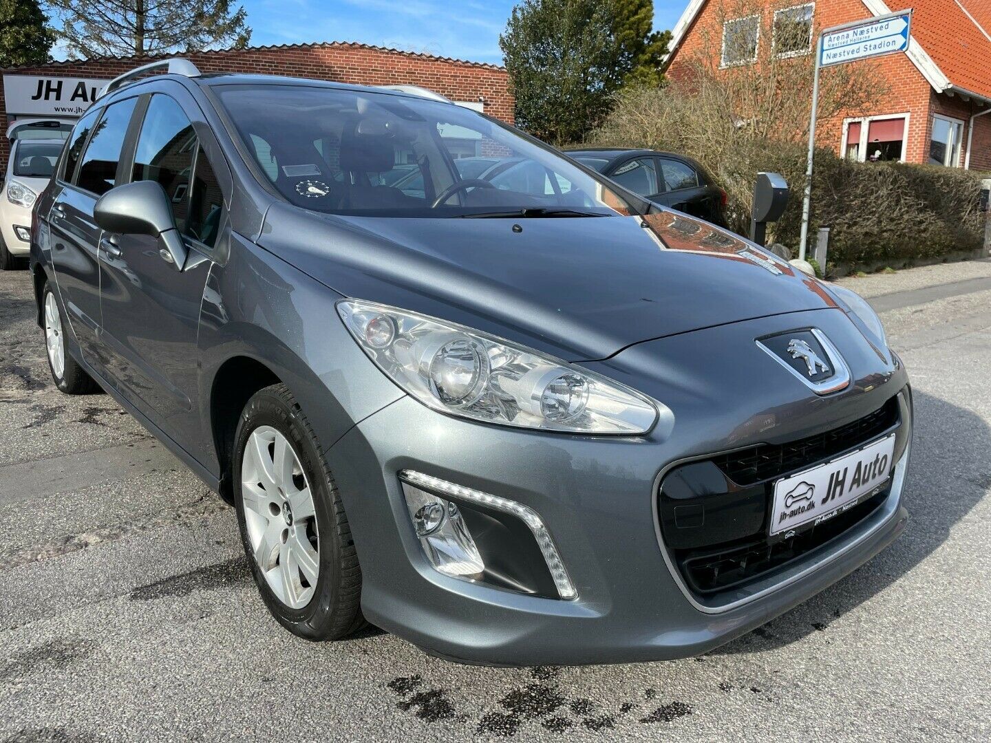 Grå Peugeot 308 fra 2012
