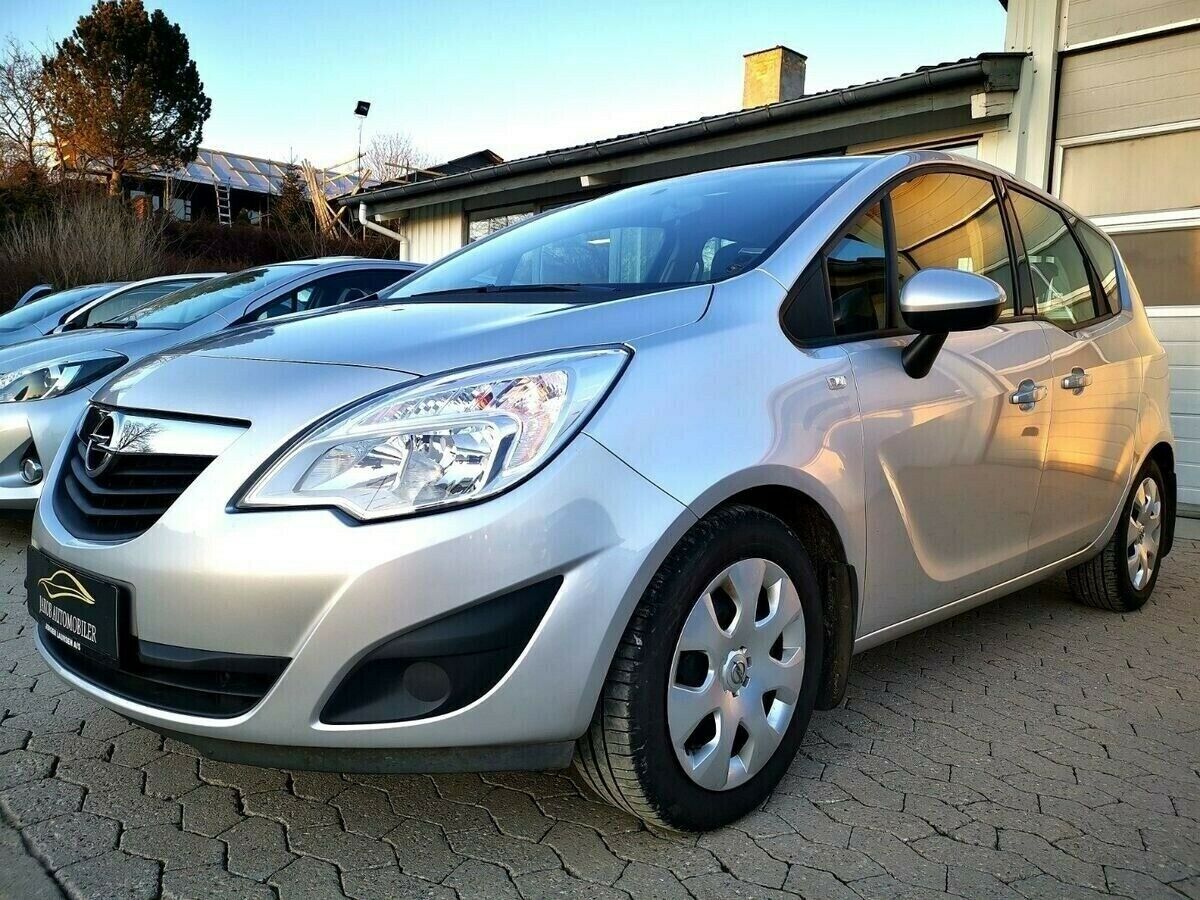 Grå Opel Meriva fra 2011