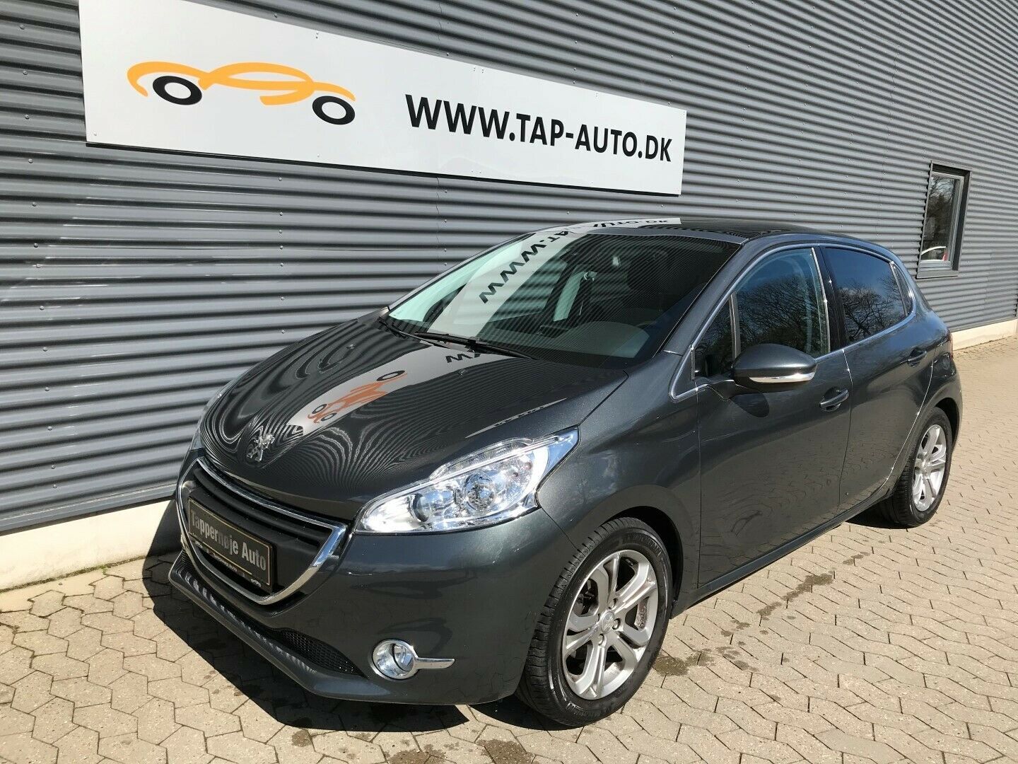Grå Peugeot 208 fra 2015
