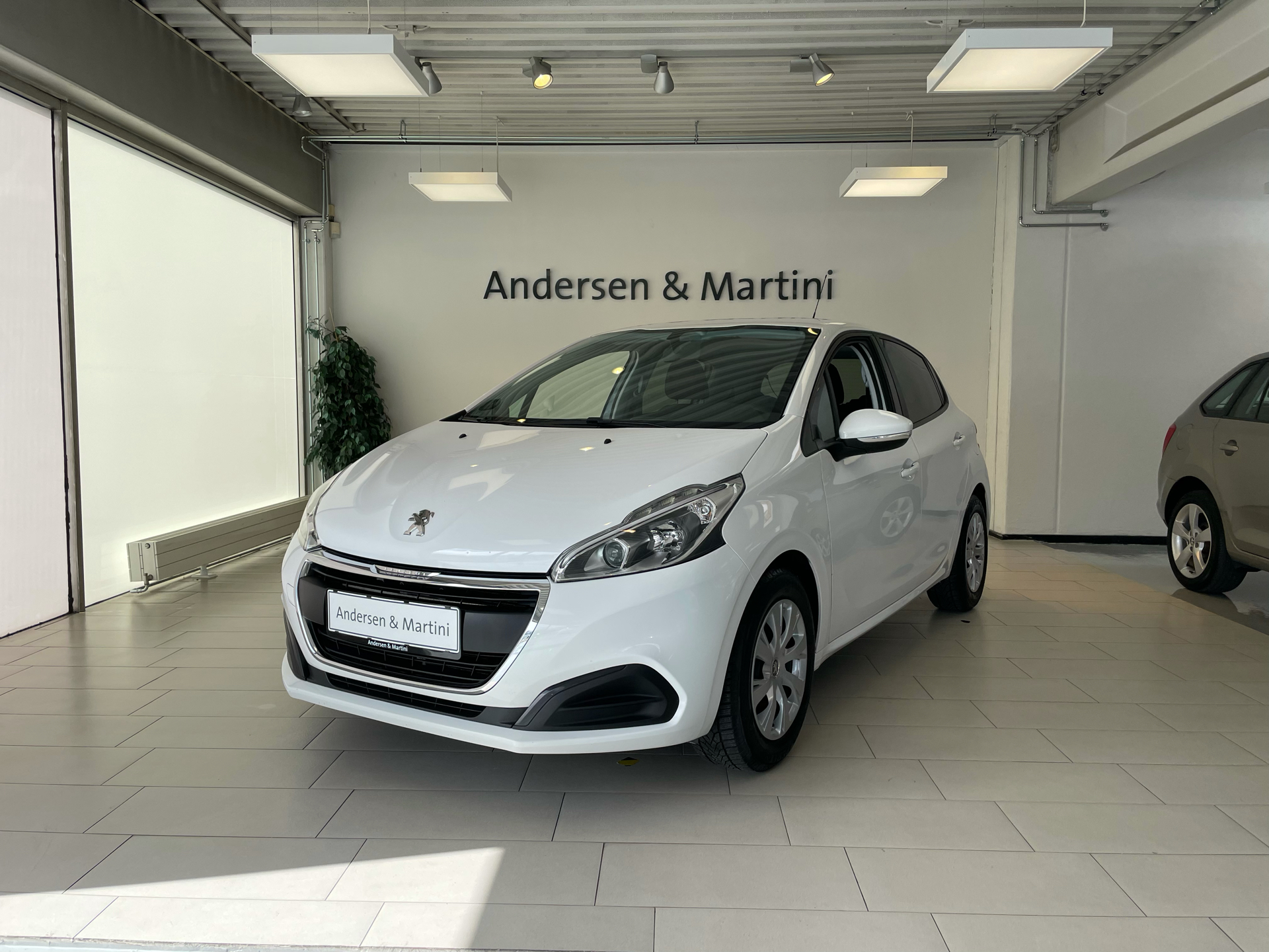 Hvid Peugeot 208 fra 2016