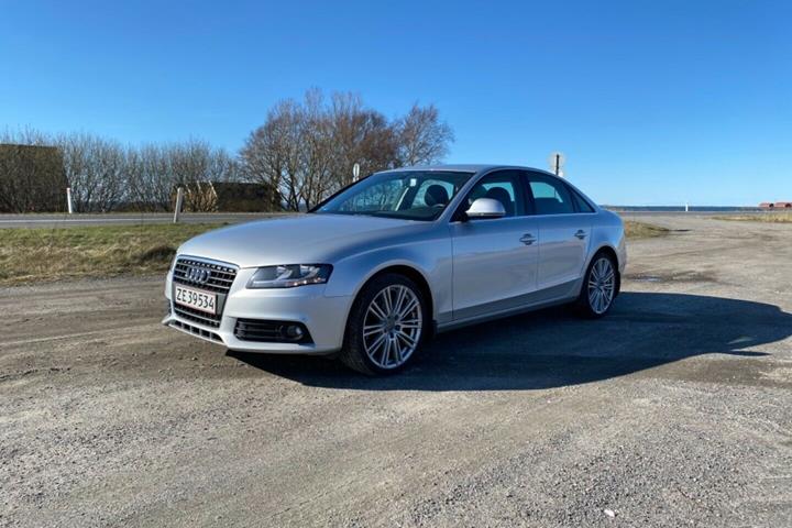 Grå Audi A4 fra 2008