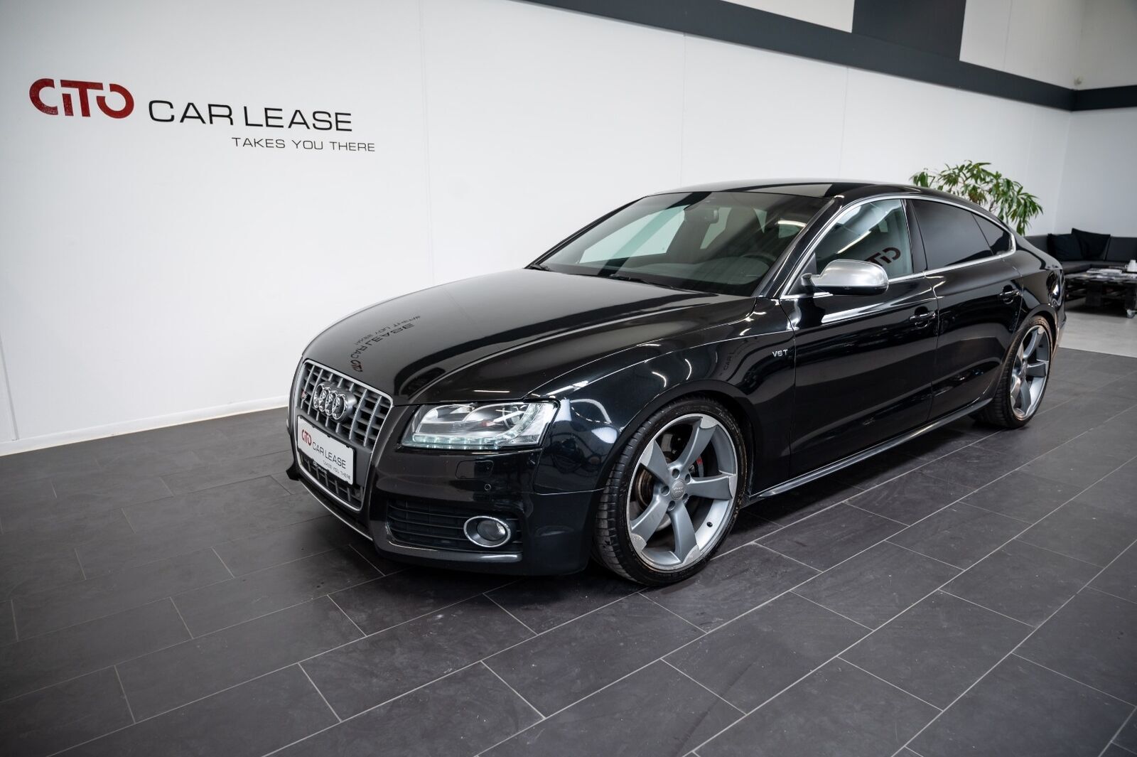 Grå Audi S5 fra 2011