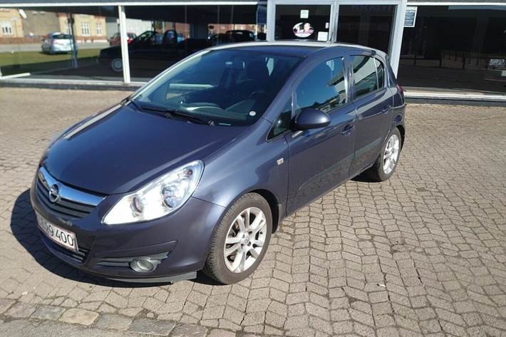Blå Opel Corsa fra 2008