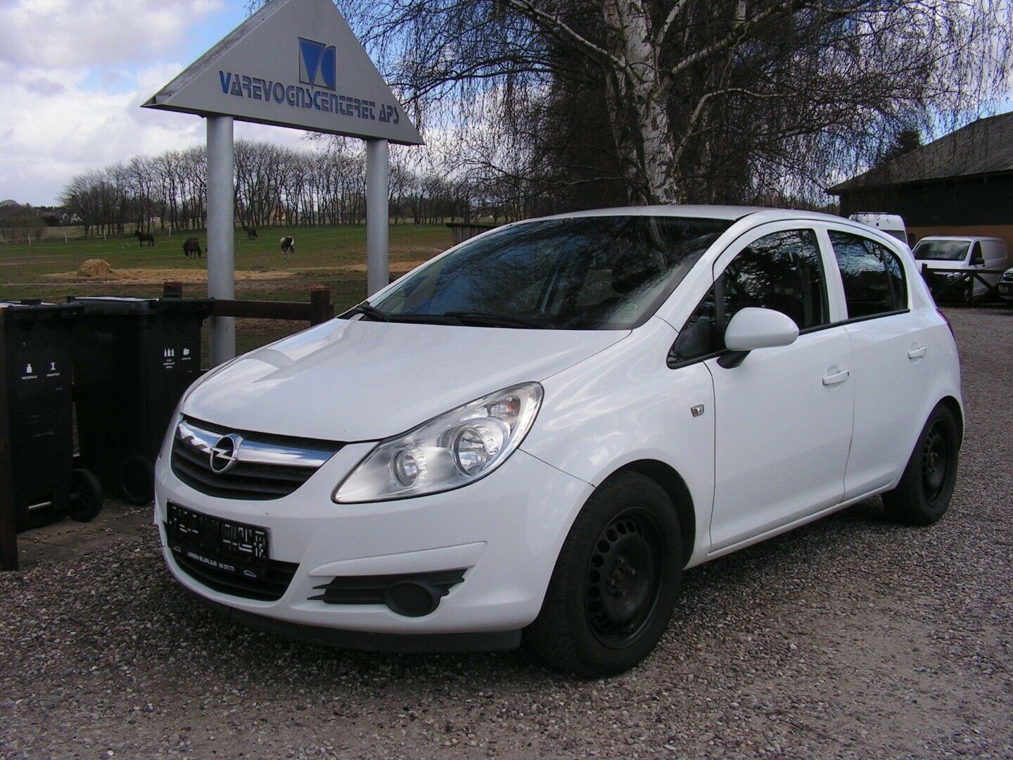 Hvid Opel Corsa fra 2010
