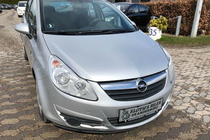 Grå Opel Corsa fra 2011