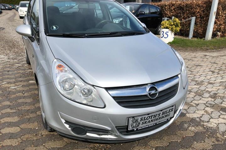 Grå Opel Corsa fra 2011