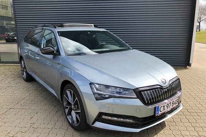 Sort Skoda Superb fra 2021