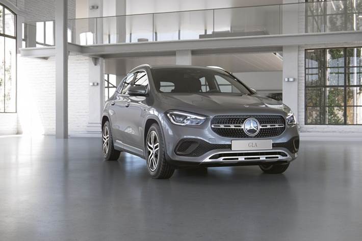 Grå Mercedes GLA250 e fra 2021