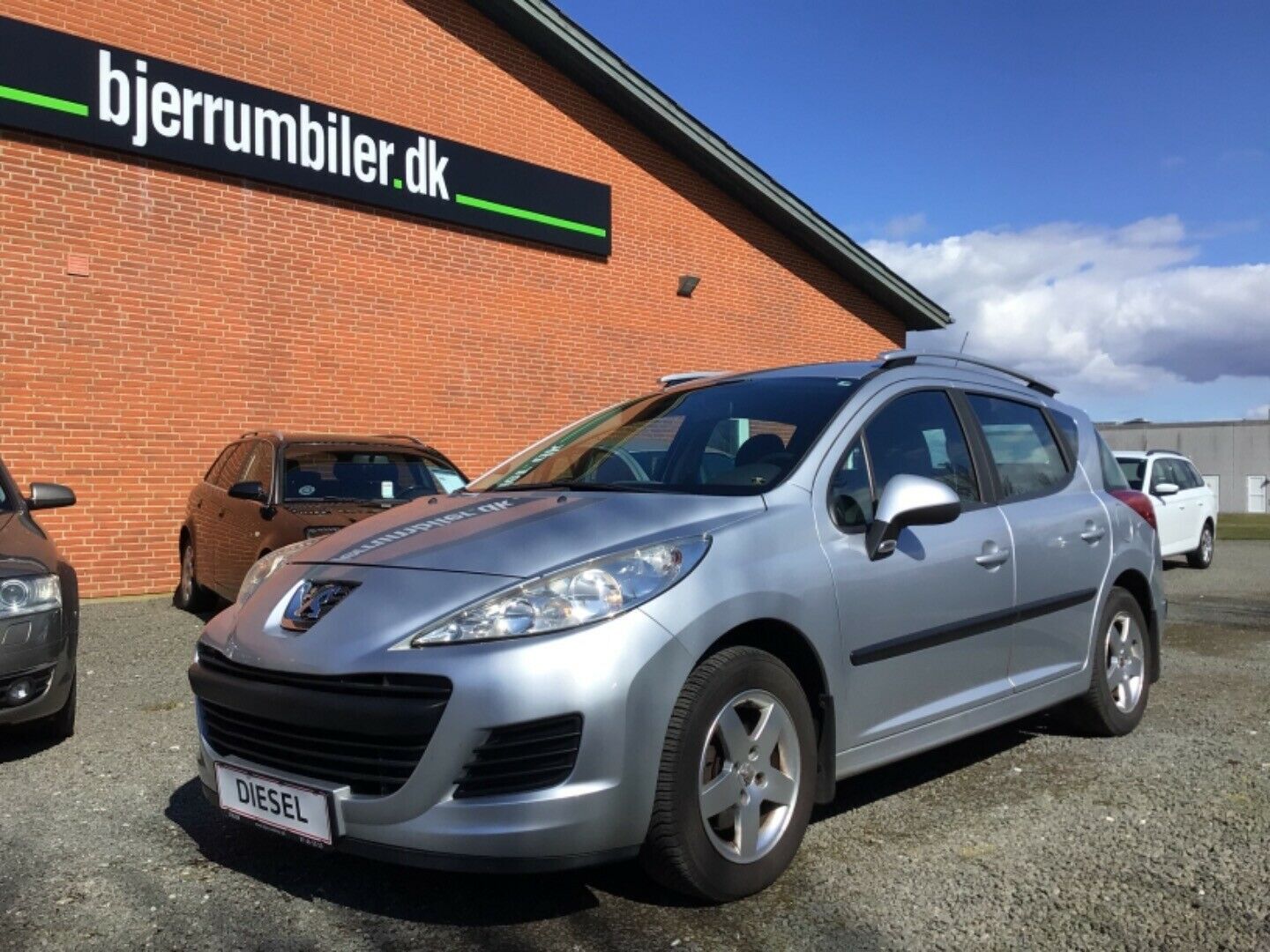 Grå Peugeot 207 fra 2011