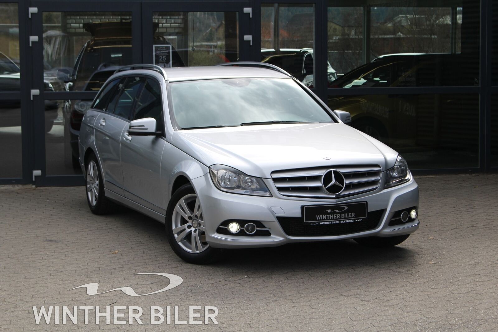 Grå Mercedes C200 fra 2014