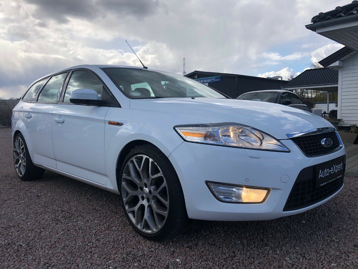 Grå Ford Mondeo fra 2009