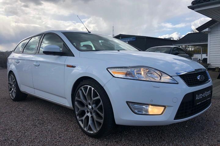 Grå Ford Mondeo fra 2009