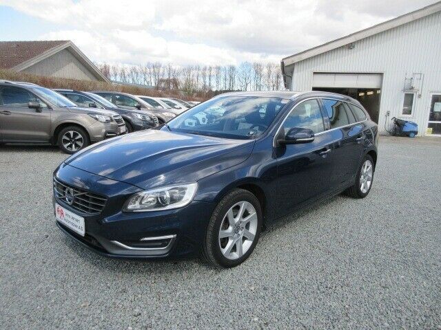 Blå Volvo V60 fra 2015