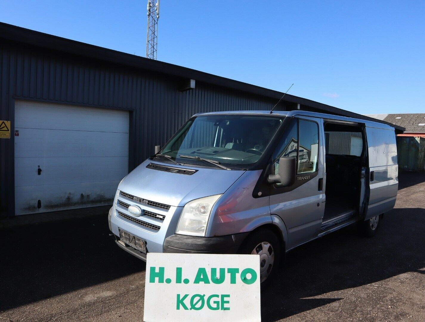 Blå Ford Transit 300M Van fra 2007