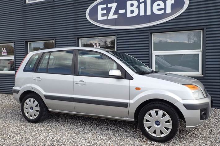 Grå Ford Fusion fra 2006