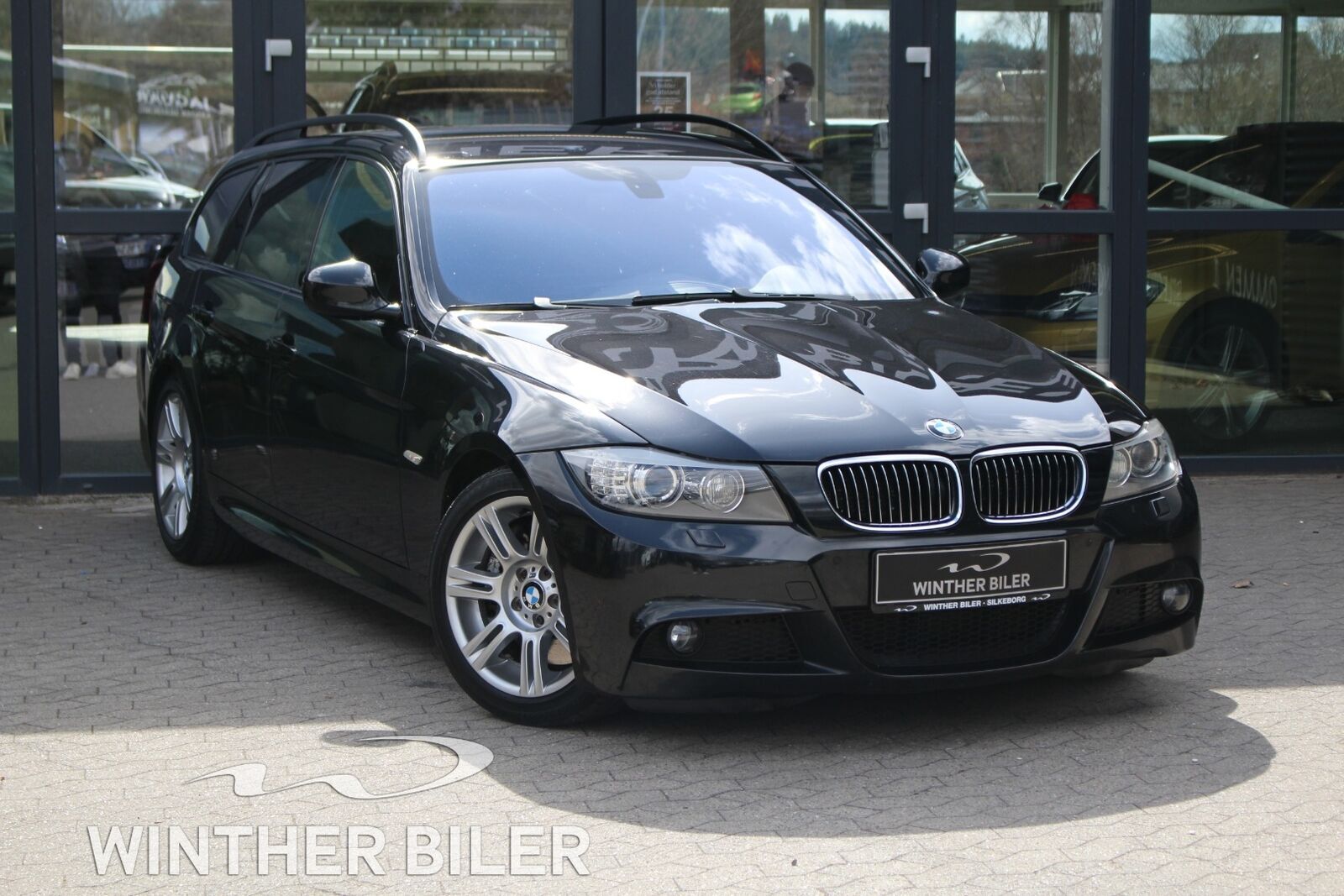 Grå BMW 330i fra 2009