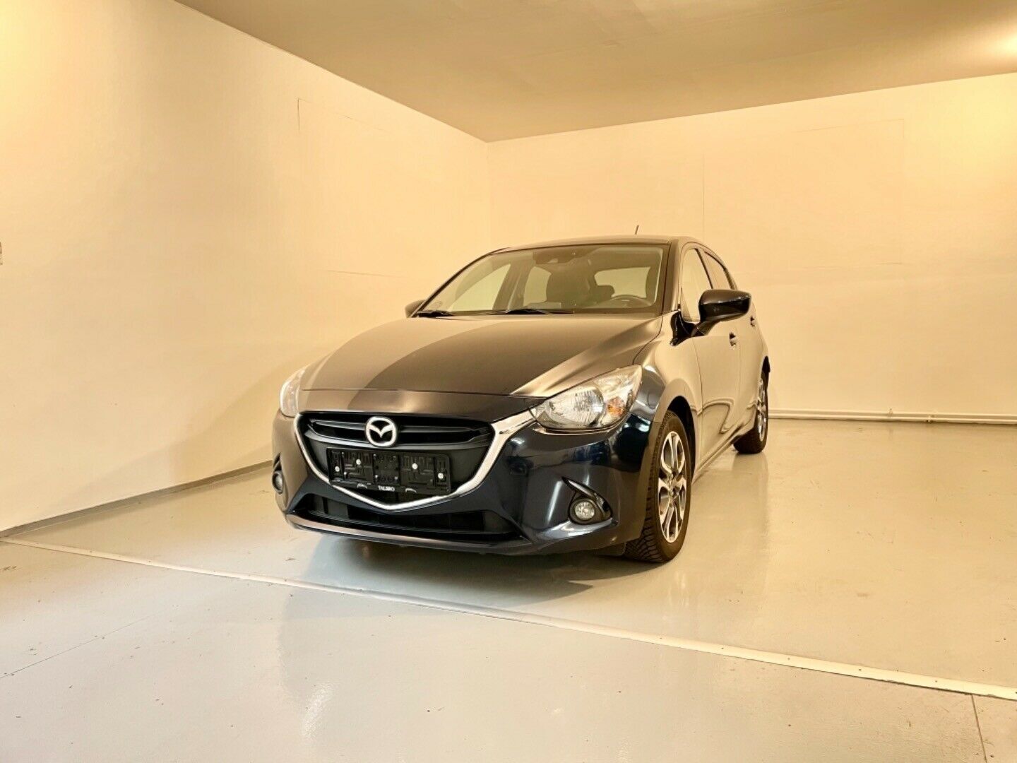 Blå Mazda 2 fra 2016