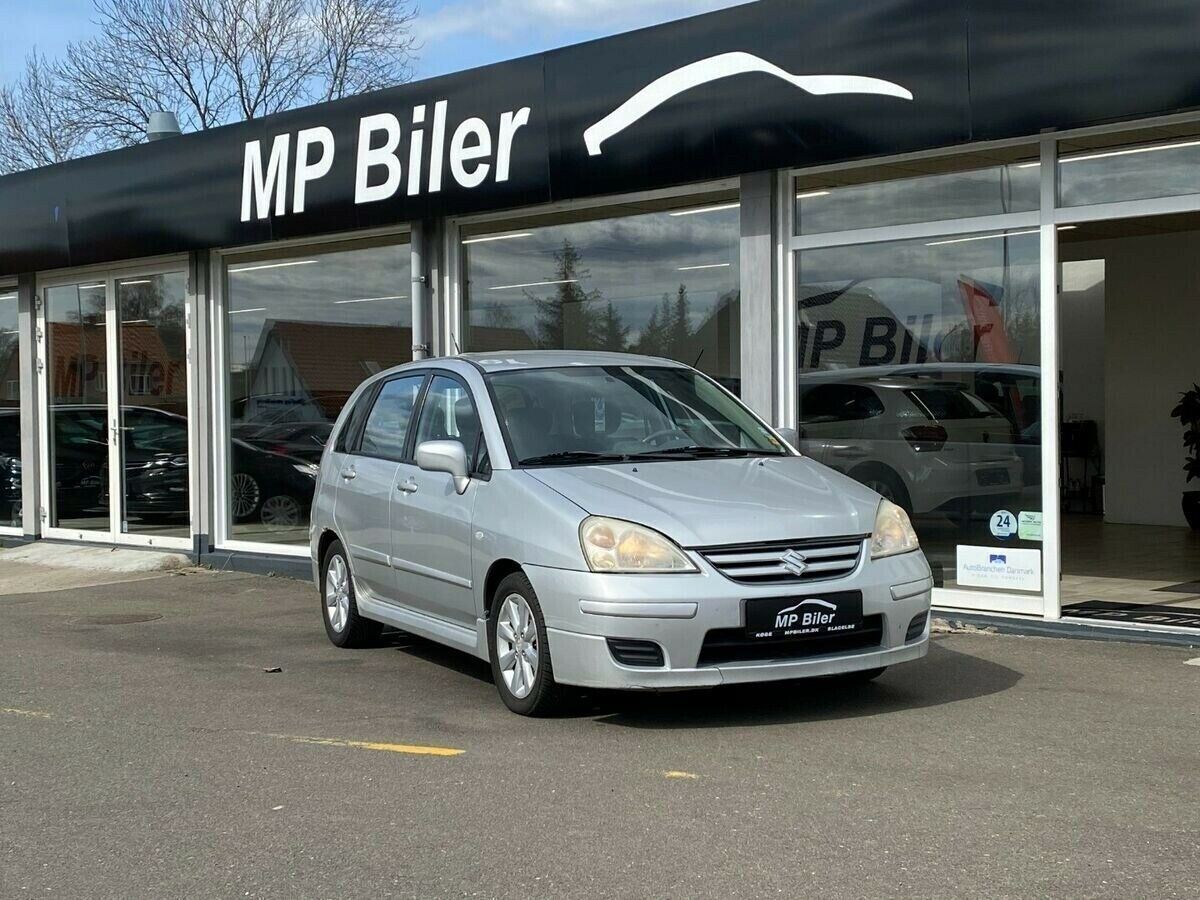 Grå Suzuki Liana fra 2004