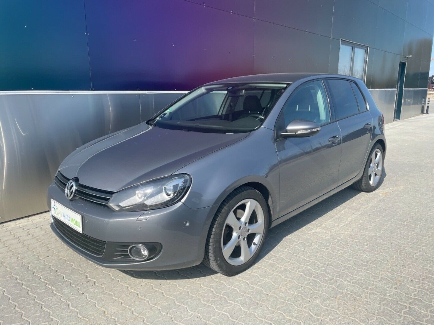 Grå VW Golf VI fra 2011