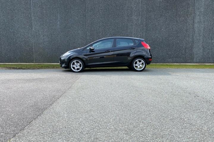 Grå Ford Fiesta fra 2010