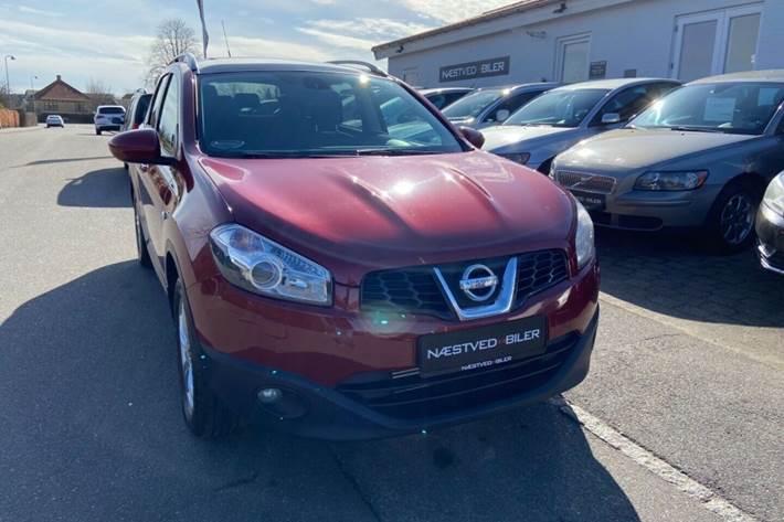 Grå Nissan Qashqai+2 fra 2011
