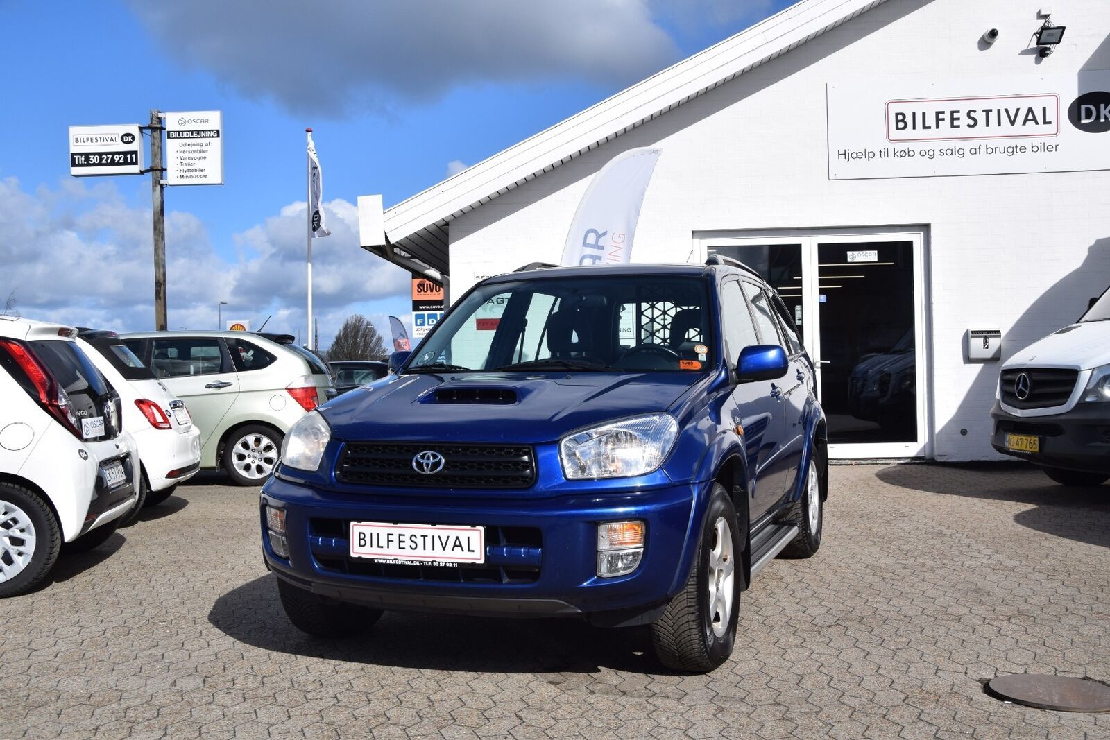 Blå Toyota RAV4 fra 2003