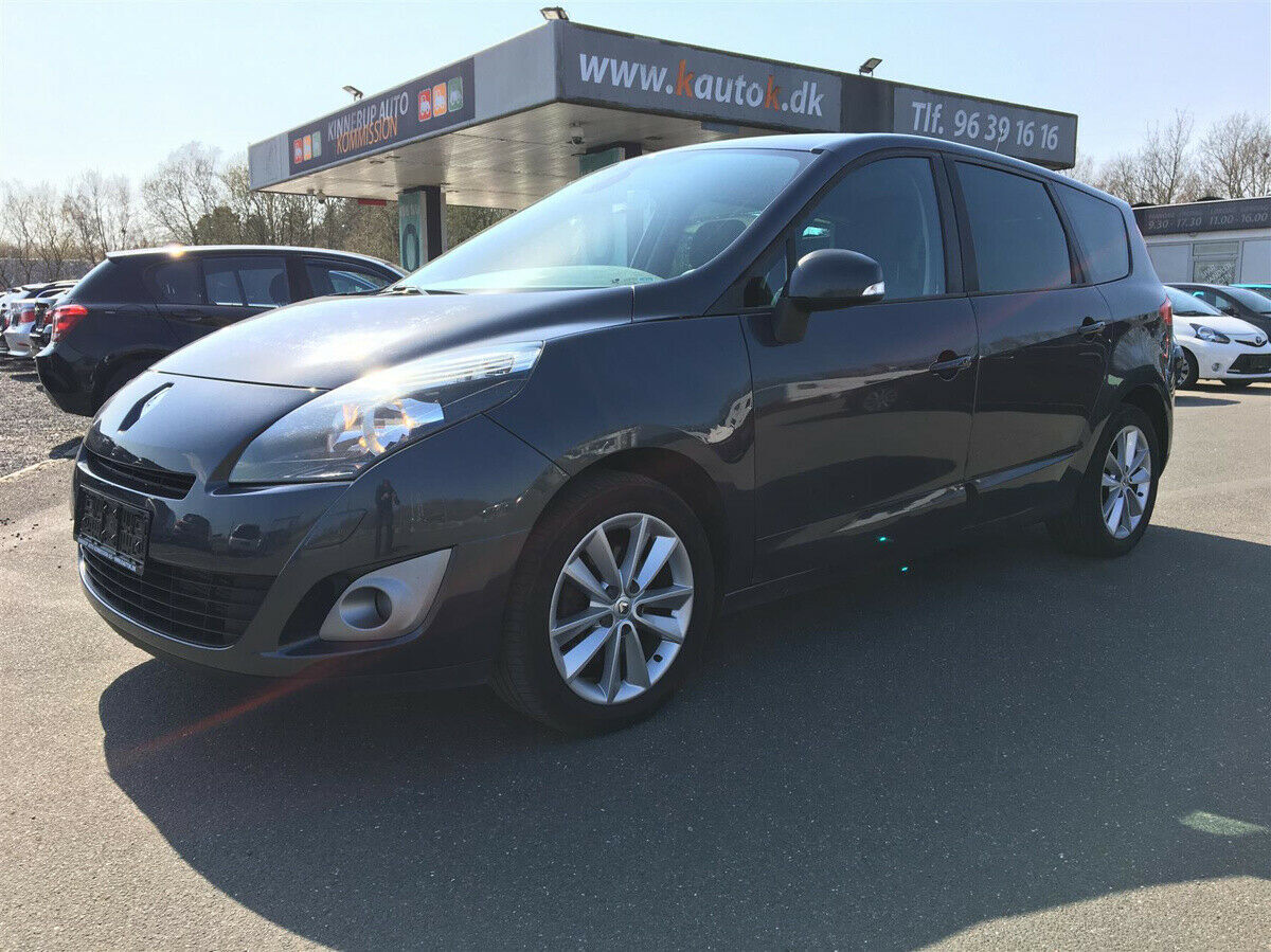 Grå Renault Grand Scenic III fra 2011