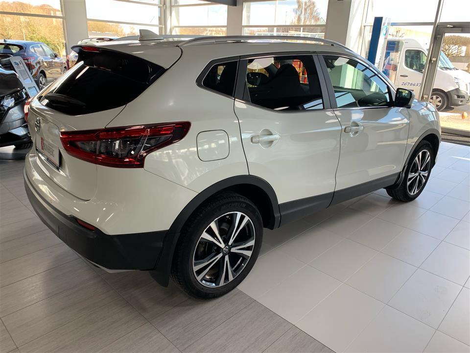 Hvid Nissan Qashqai fra 2018