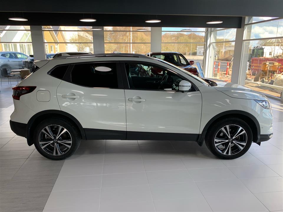 Hvid Nissan Qashqai fra 2018