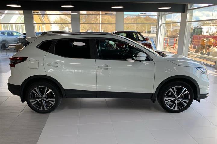 Hvid Nissan Qashqai fra 2018