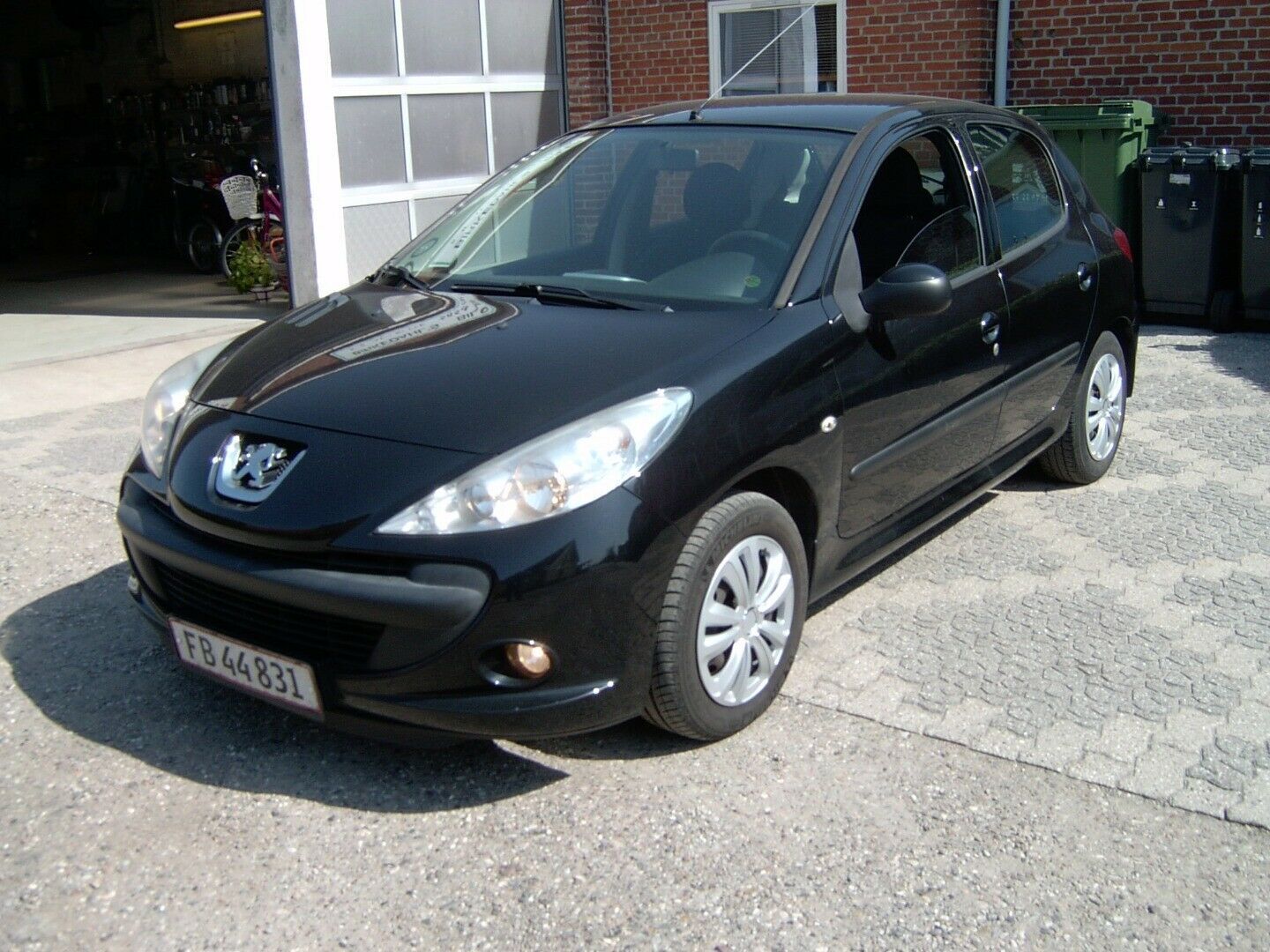 Grå Peugeot 206+ fra 2011