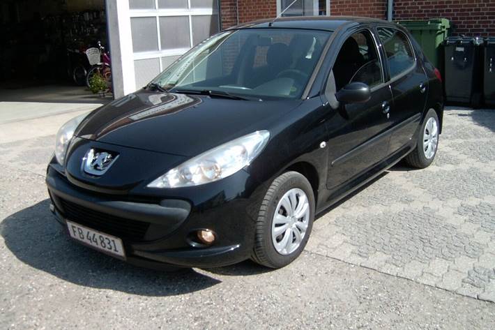 Grå Peugeot 206+ fra 2011